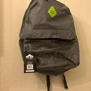 high trails equipment 🎒 backpack large  3 pocket two zippers new coms with gift